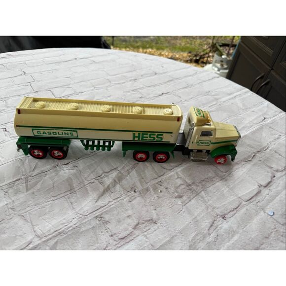 Vintage Hess Corporation Gasoline Toy Tanker Truck Green Beige Vintage 1990 - Picture 11 of 16